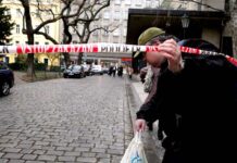 Hlavák není jediný cíl výhružek bombou. Míří i na blízkou synagogu bombou
