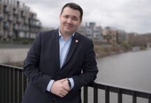 Volatilita a geopolitická rizika k finančním trhům přirozeně patří holovka