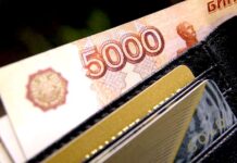 Kvůli daním a výpadkům internetu se Rusové vrací k hotovosti Rusove