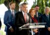 Vláda se včera pochválila. Všichni ministři pokračují dál vlada