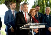 Vláda se včera pochválila. Všichni ministři pokračují dál vlada