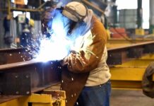 Lidé pracující v 3. kategorii rizik si sami žádají o příspěvek do penzijka prispevek